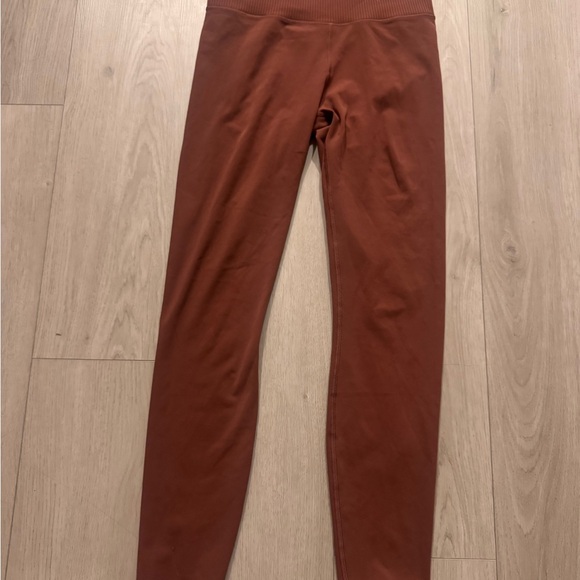 Vuori Rib Studio Leggings Mulberry. Size small - Picture 3 of 5